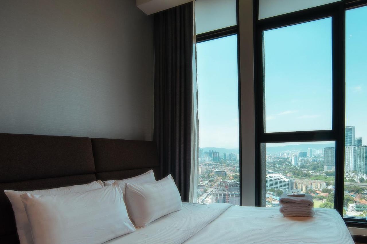Expressionz Professional Suites By Mykey Kuala Lumpur Zewnętrze zdjęcie A bedroom in a serviced apartment in Kuala Lumpur, Malaysia
