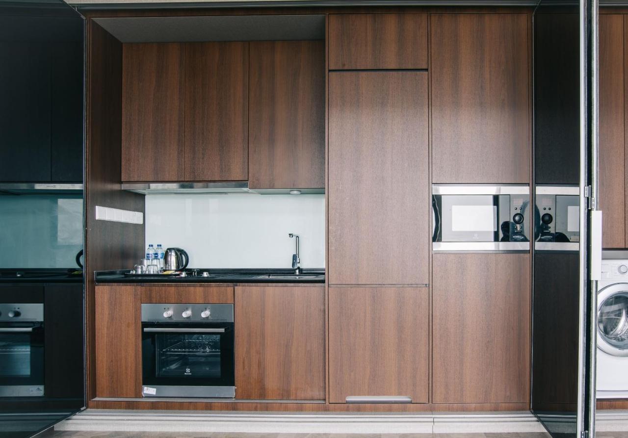 Expressionz Professional Suites By Mykey Kuala Lumpur Zewnętrze zdjęcie A kitchen in a serviced apartment
