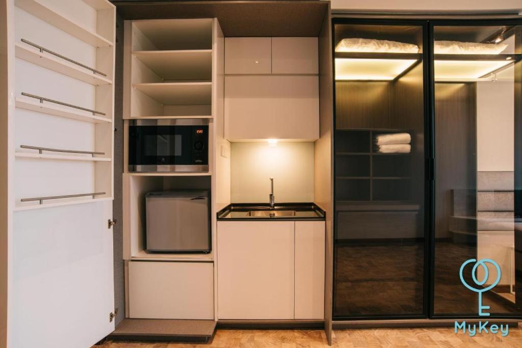 Expressionz Professional Suites By Mykey Kuala Lumpur Zewnętrze zdjęcie A kitchenette in a hotel