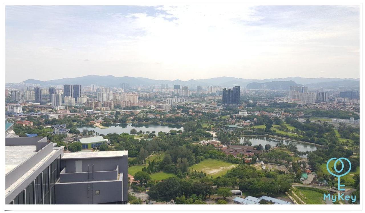 Expressionz Professional Suites By Mykey Kuala Lumpur Zewnętrze zdjęcie View of the park from the residential area