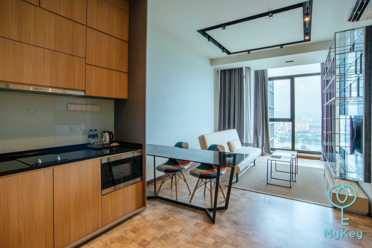 Expressionz Professional Suites By Mykey Kuala Lumpur Zewnętrze zdjęcie A typical studio apartment in Hong Kong