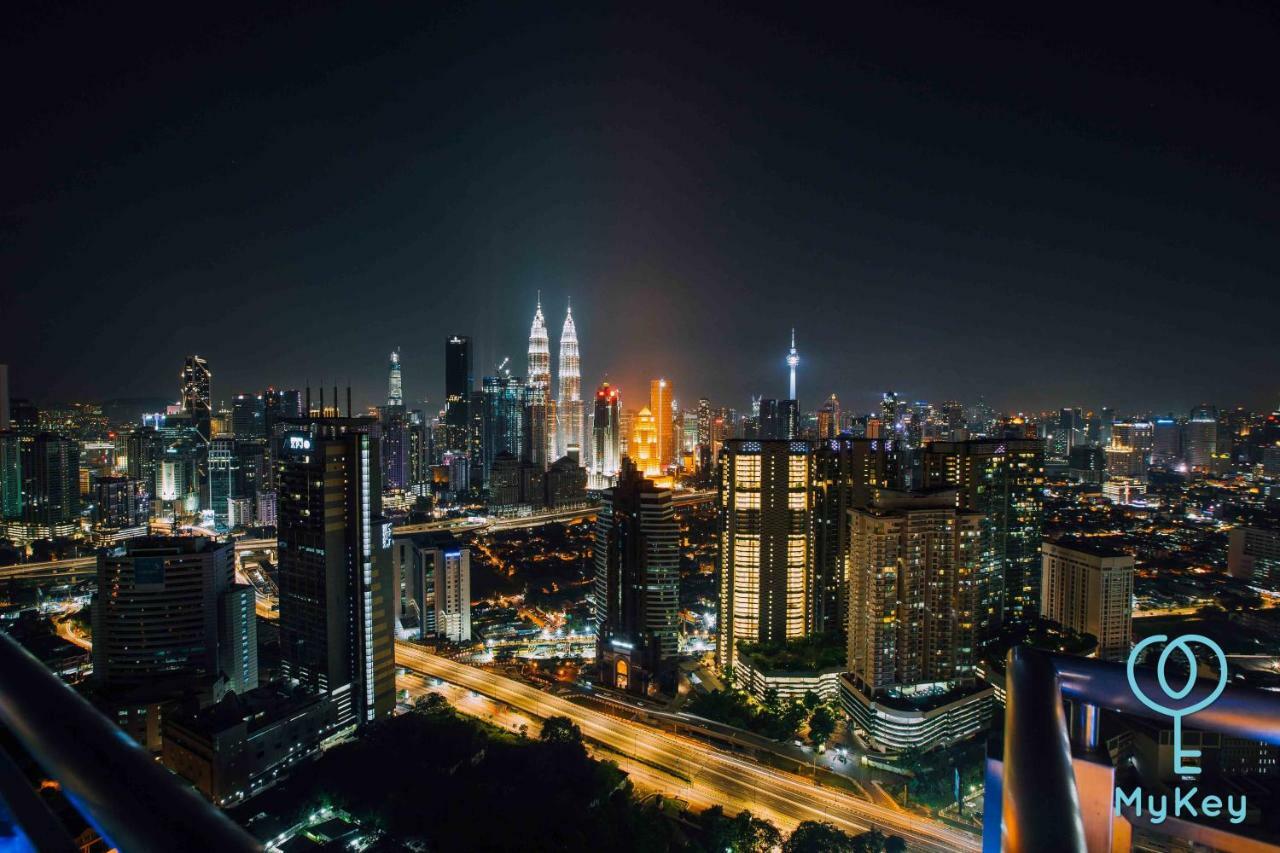 Expressionz Professional Suites By Mykey Kuala Lumpur Zewnętrze zdjęcie Kuala Lumpur skyline at night