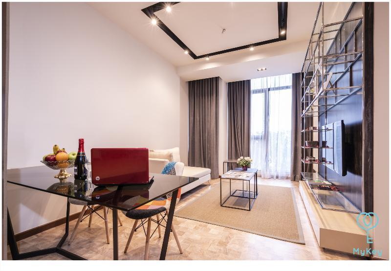 Expressionz Professional Suites By Mykey Kuala Lumpur Zewnętrze zdjęcie A living room in a serviced apartment in Beijing, China